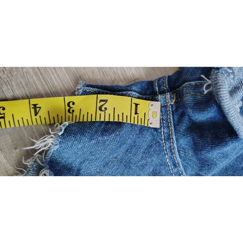 Hollister Juniors Distressed Ultra High Rise Short Short Size 5 w27 ***‎ - Picture 6 of 9